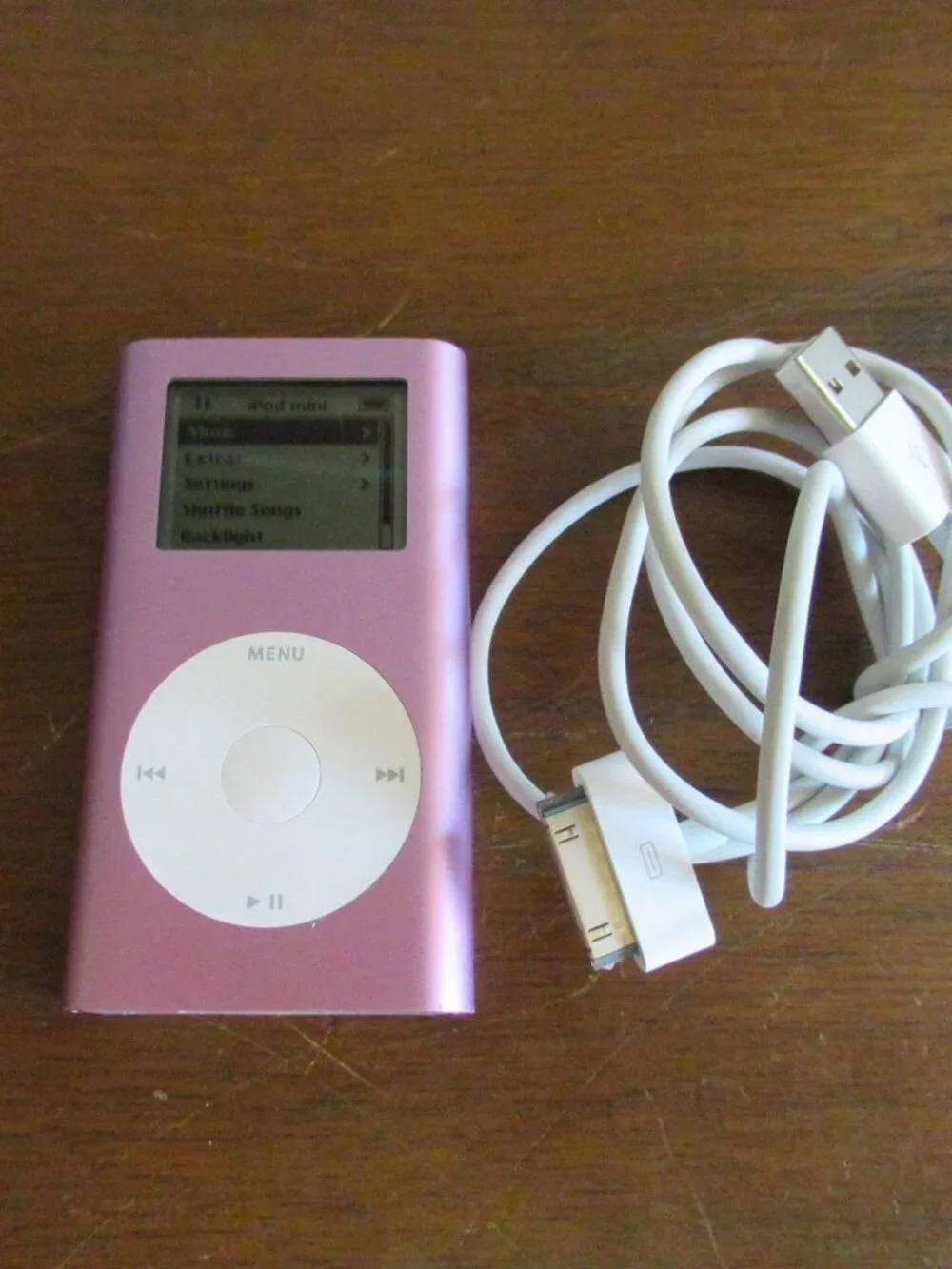 Apple iPod Mini Pink A1051 4GB Vintage MP3 Player Charging Cable Bundle
